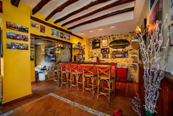 Edificio de uso mixto en avenida del Pais Valencia, 28