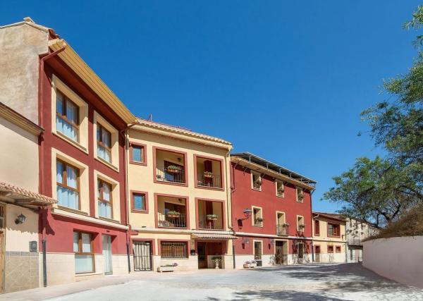 Edificio de uso mixto en avenida del Pais Valencia, 28