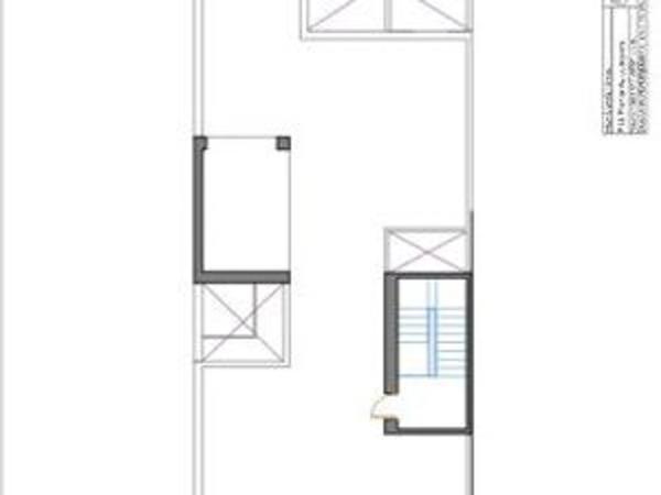 Edificio de uso mixto en calle Pérez Medina