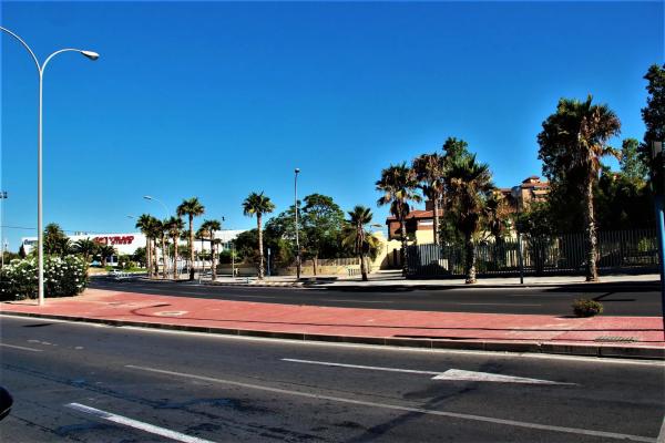 Edificio de uso mixto en avenida de Alcalde Lorenzo Carbonell