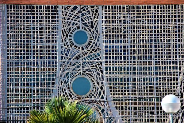 Edificio de uso mixto en avenida de Alcalde Lorenzo Carbonell