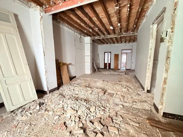 Edificio de uso mixto en calle Belando