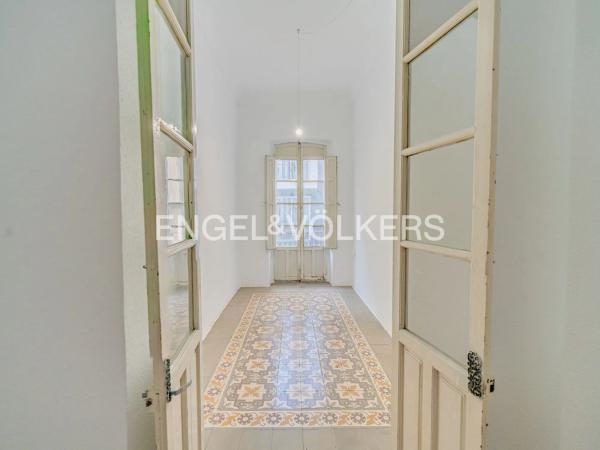 Edificio de uso mixto en calle José Gutiérrez Petén, 3