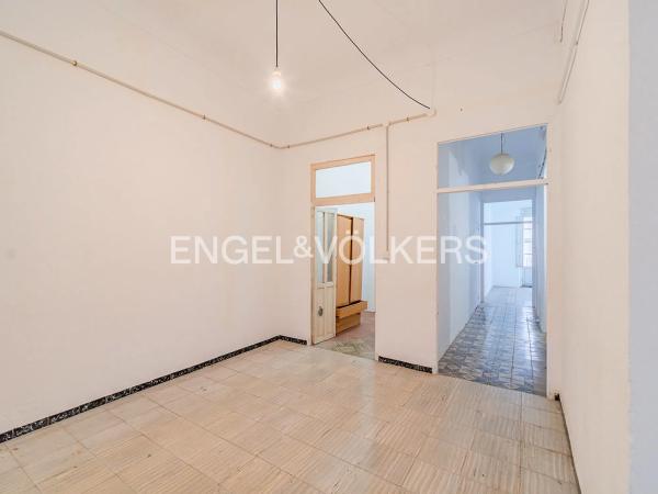 Edificio de uso mixto en calle José Gutiérrez Petén, 3