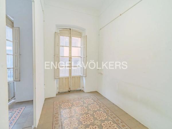 Edificio de uso mixto en calle José Gutiérrez Petén, 3