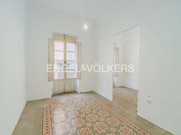 Edificio de uso mixto en calle José Gutiérrez Petén, 3