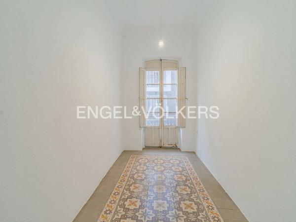 Edificio de uso mixto en calle José Gutiérrez Petén, 3