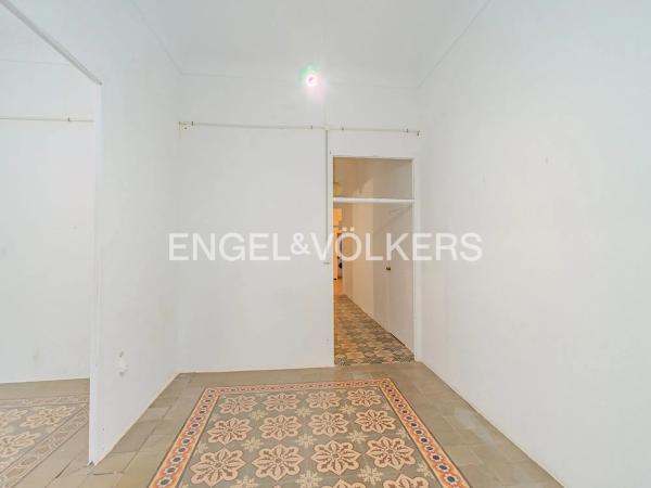 Edificio de uso mixto en calle José Gutiérrez Petén, 3