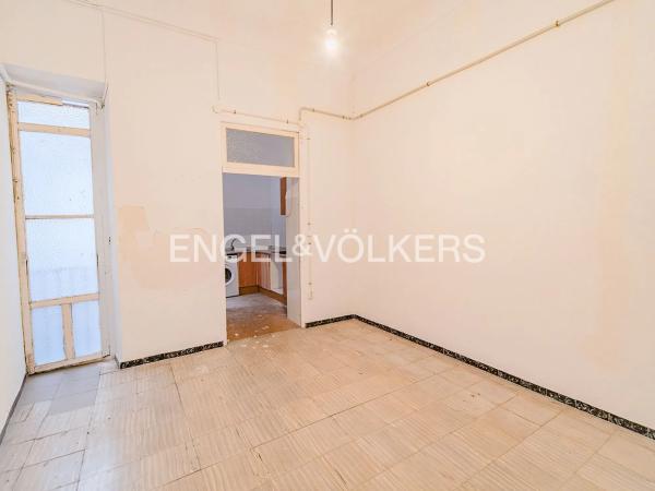 Edificio de uso mixto en calle José Gutiérrez Petén, 3