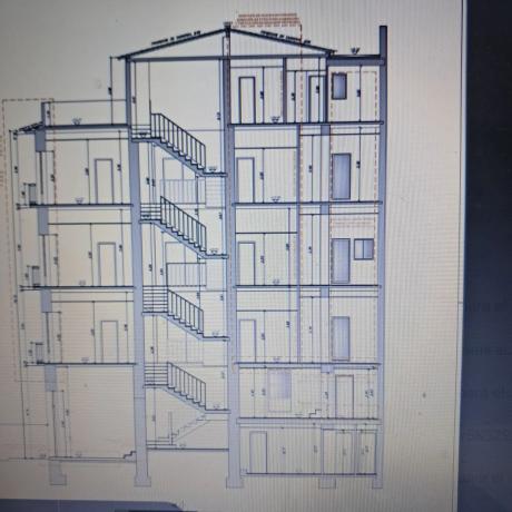 Edificio de uso mixto en calle Gravina, 15