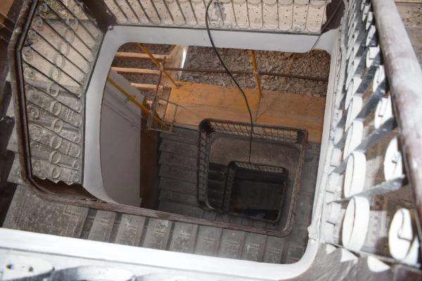 Edificio de uso mixto en calle Gravina, 15