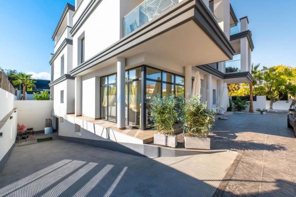 Edificio en calle del Periodista Adrián López