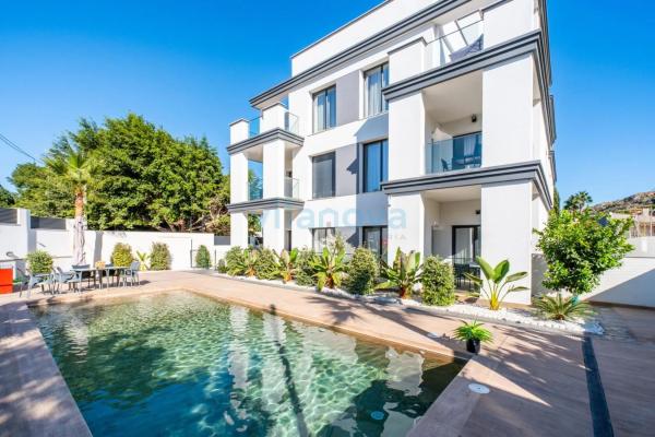 Edificio en calle del Periodista Adrián López