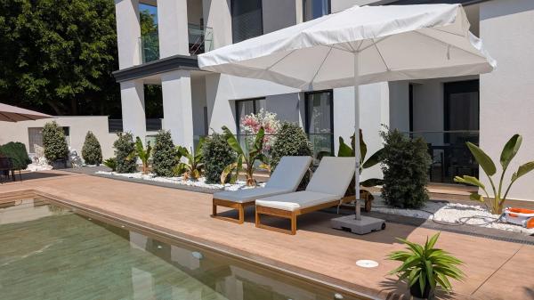 Edificio hotelero en calle del Periodista Adrián López