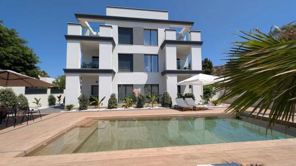 Edificio hotelero en calle del Periodista Adrián López