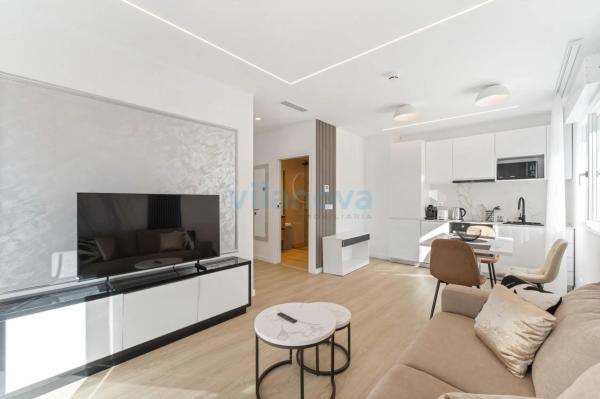 Edificio en calle del Periodista Adrián López