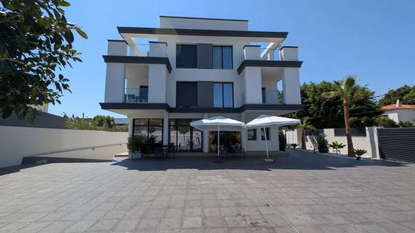 Edificio hotelero en calle del Periodista Adrián López