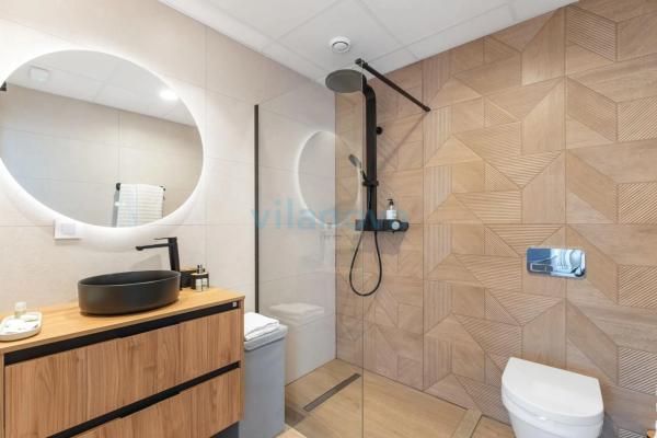 Edificio en calle del Periodista Adrián López