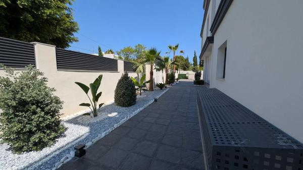 Edificio hotelero en calle del Periodista Adrián López