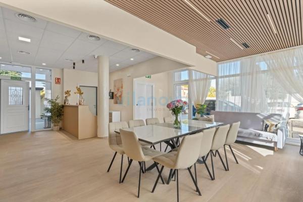 Edificio en calle del Periodista Adrián López