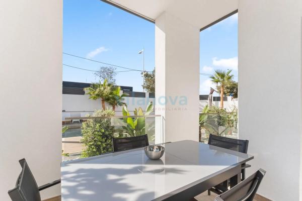 Edificio en calle del Periodista Adrián López