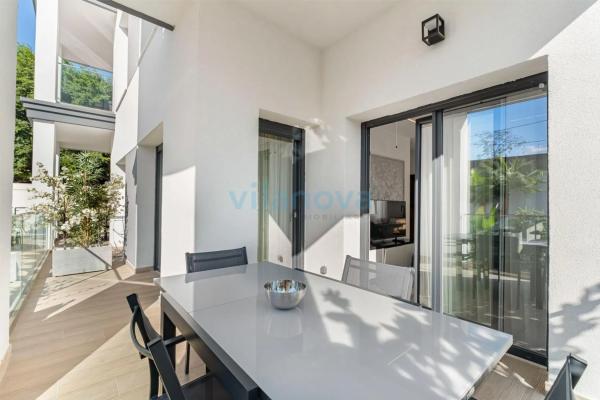 Edificio en calle del Periodista Adrián López