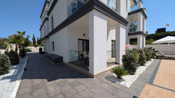 Edificio hotelero en calle del Periodista Adrián López