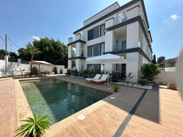 Edificio en calle del Periodista Adrián López, 2