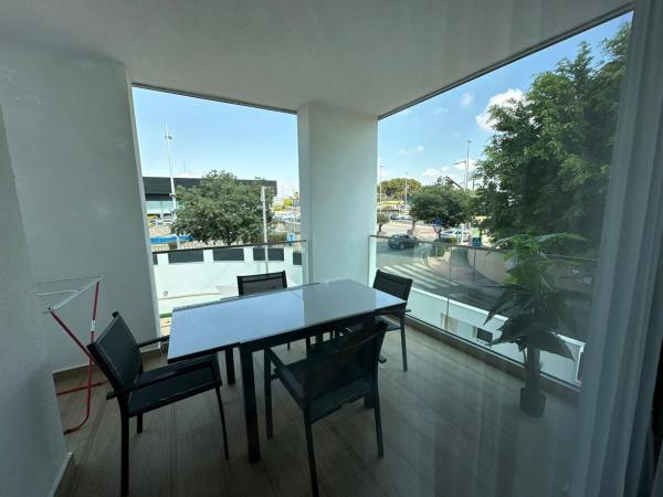 Edificio en calle del Periodista Adrián López, 2