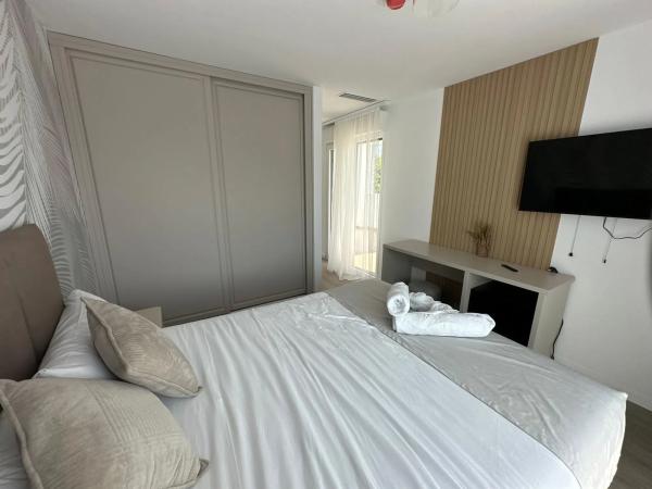 Edificio en calle del Periodista Adrián López, 2