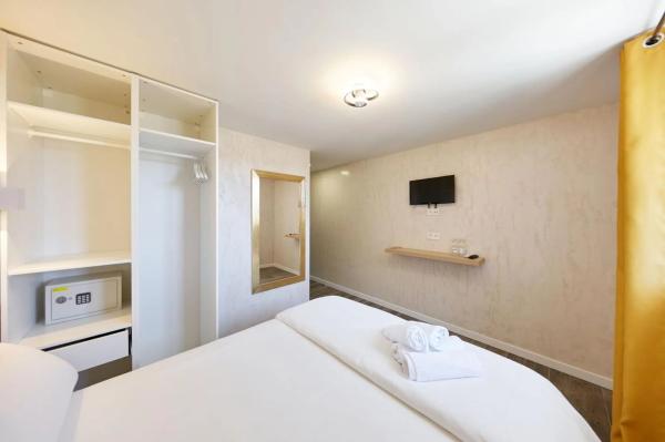 Edificio de uso mixto en calle Elisa Tomàs Yusti, 45