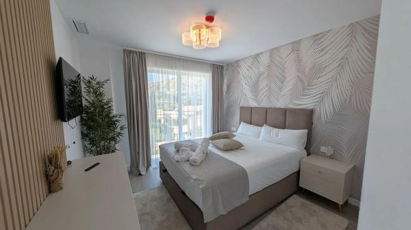 Edificio hotelero en calle del Periodista Adrián López, 2