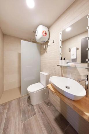 Edificio de uso mixto en calle Elisa Tomàs Yusti, 45