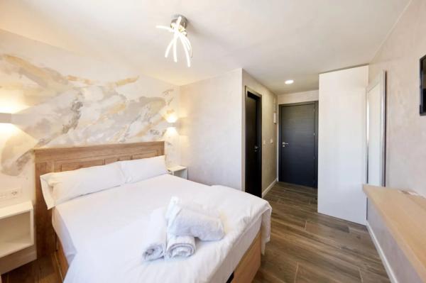 Edificio de uso mixto en calle Elisa Tomàs Yusti, 45