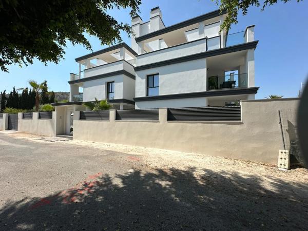 Edificio en calle del Periodista Adrián López, 2