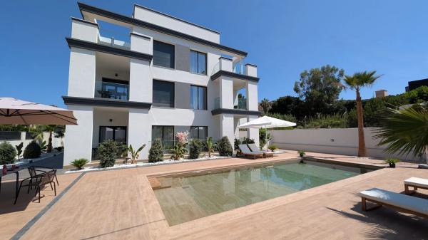 Edificio hotelero en calle del Periodista Adrián López, 2