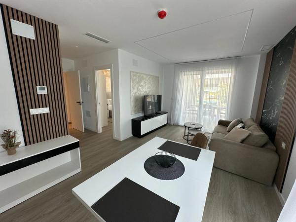 Edificio en calle del Periodista Adrián López, 2