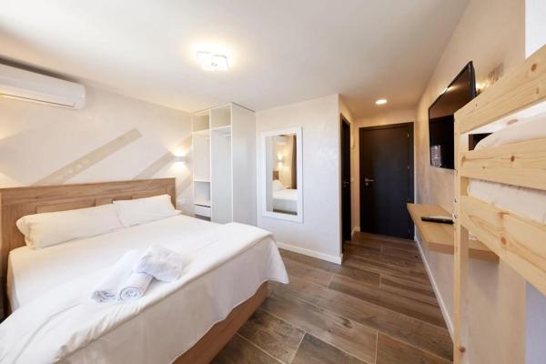 Edificio de uso mixto en calle Elisa Tomàs Yusti, 45