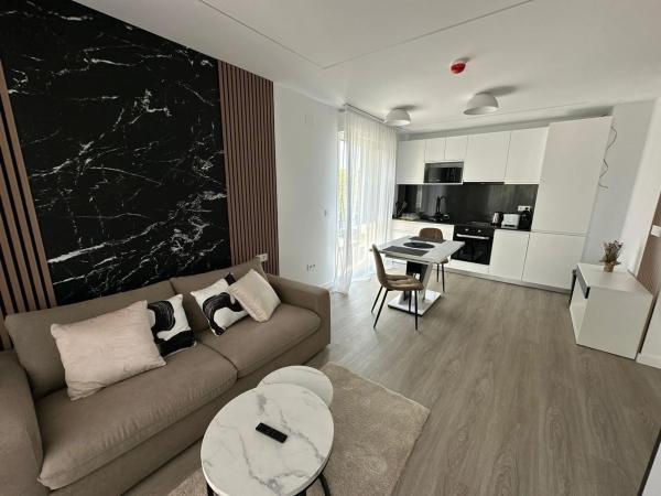 Edificio en calle del Periodista Adrián López, 2