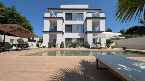 Edificio hotelero en calle del Periodista Adrián López, 2