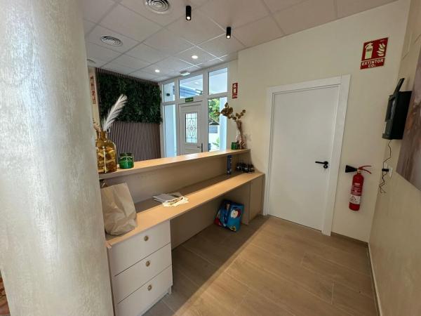 Edificio en calle del Periodista Adrián López, 2