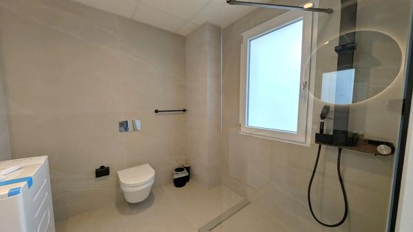 Edificio hotelero en calle del Periodista Adrián López, 2