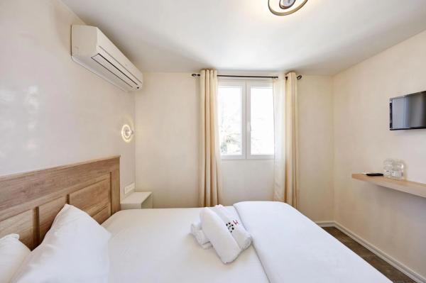 Edificio de uso mixto en calle Elisa Tomàs Yusti, 45