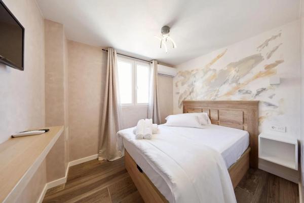 Edificio de uso mixto en calle Elisa Tomàs Yusti, 45