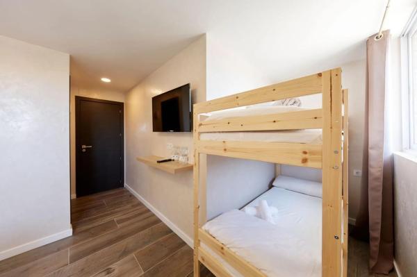 Edificio de uso mixto en calle Elisa Tomàs Yusti, 45