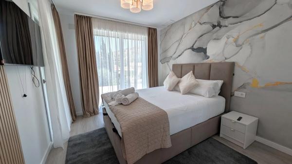 Edificio hotelero en calle del Periodista Adrián López, 2