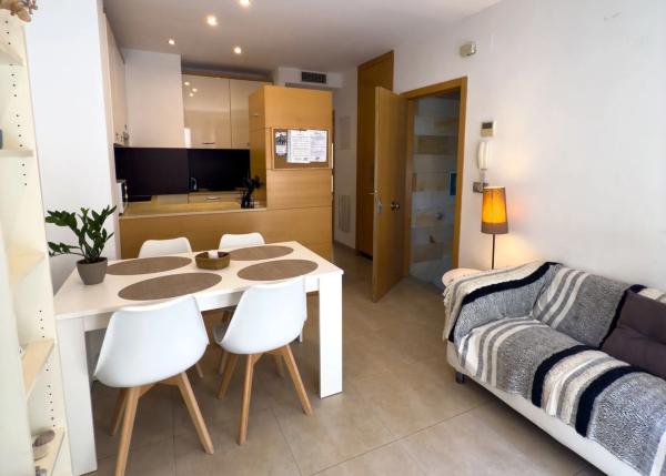 Edificio de uso mixto en calle Díaz Moreu