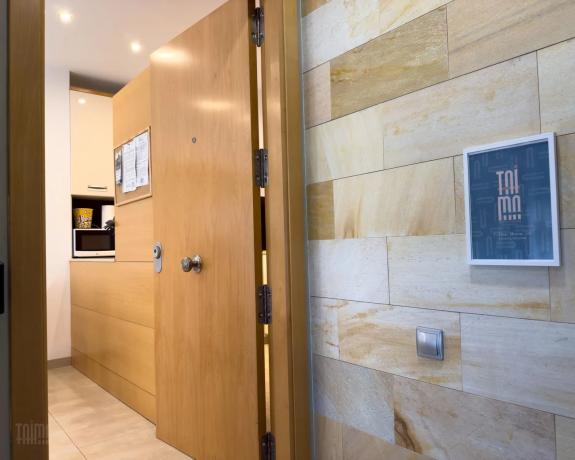 Edificio de uso mixto en calle Díaz Moreu, 58