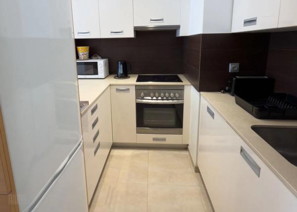 Edificio de uso mixto en calle Díaz Moreu, 58