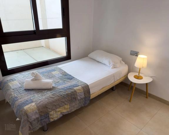 Edificio de uso mixto en calle Díaz Moreu, 58